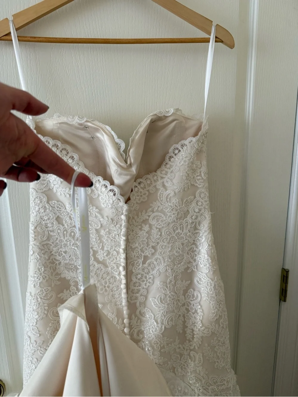 Madison Collection | Ivory Lace Tulle Wedding Gown Size 12 - Picture 12 of 15